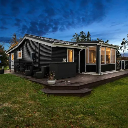 Semesteridyll Nära Och Stadsliv Hals